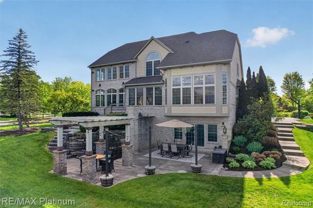 10709 Stoney Point Drive, South Lyon, MI 48178