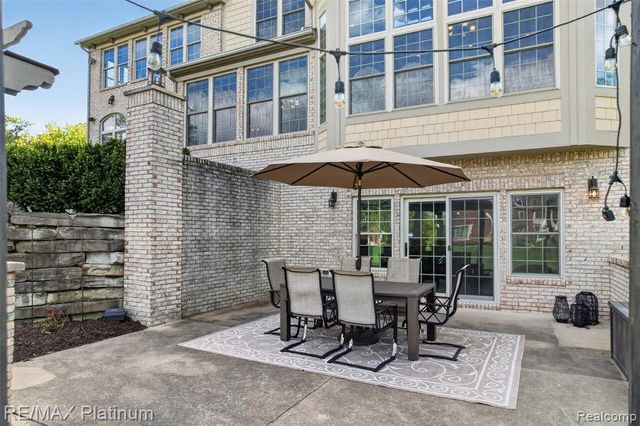 10709 Stoney Point Drive, South Lyon, MI 48178