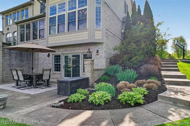 10709 Stoney Point Drive, South Lyon, MI 48178