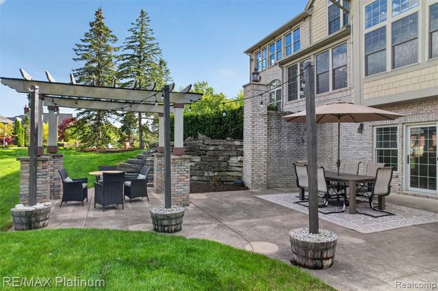 10709 Stoney Point Drive, South Lyon, MI 48178