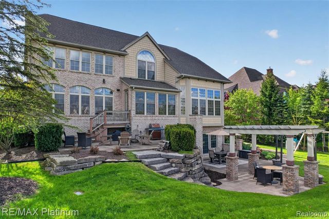 10709 Stoney Point Drive, South Lyon, MI 48178