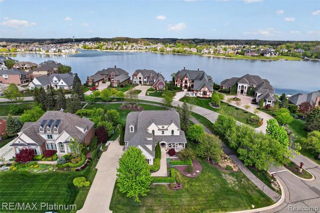 10709 Stoney Point Drive, South Lyon, MI 48178