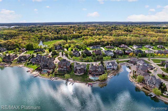 10709 Stoney Point Drive, South Lyon, MI 48178
