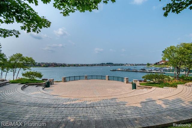 10709 Stoney Point Drive, South Lyon, MI 48178
