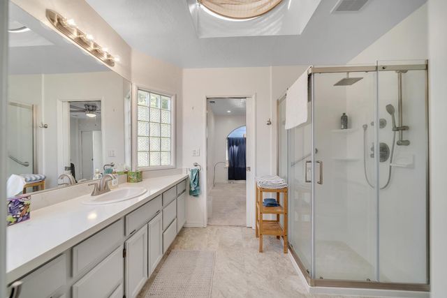 905 Roble Ave, Modesto, CA 95354