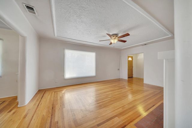 905 Roble Ave, Modesto, CA 95354