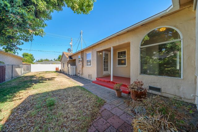 905 Roble Ave, Modesto, CA 95354