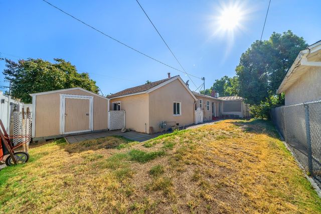 905 Roble Ave, Modesto, CA 95354