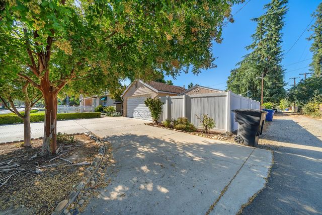 905 Roble Ave, Modesto, CA 95354