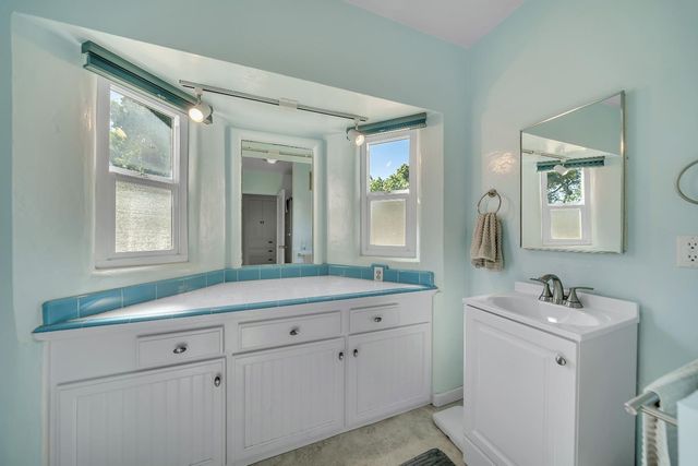 905 Roble Ave, Modesto, CA 95354