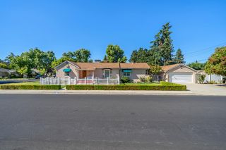 905 Roble Ave, Modesto, CA 95354