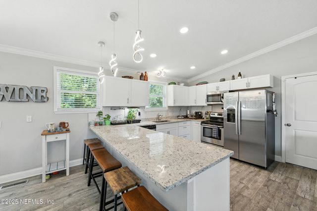 706 ESTATES COVE Road, Jacksonville, FL 32221