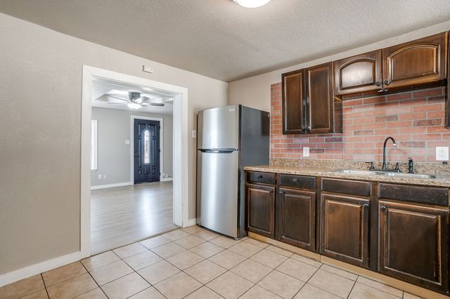 913 Jameson Street, Weatherford, TX 76086