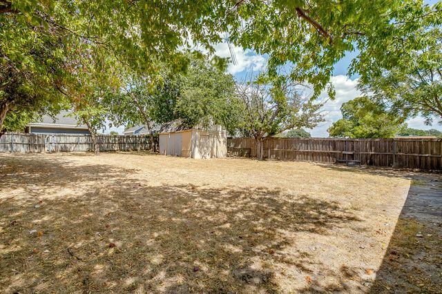 913 Jameson Street, Weatherford, TX 76086