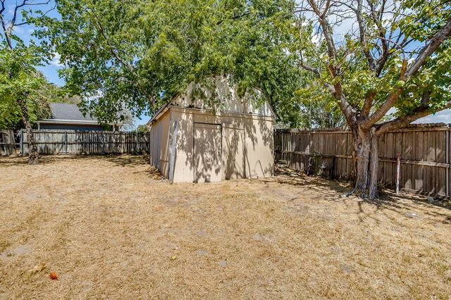 913 Jameson Street, Weatherford, TX 76086