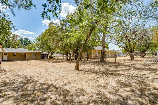 913 Jameson Street, Weatherford, TX 76086