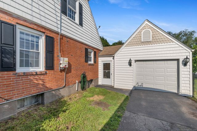 79 Baldwin Road, Manchester, CT 06042