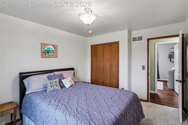 453 N Hughes Road, Oceola Township, MI 48843