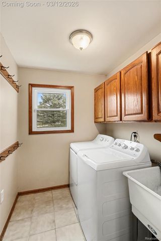 453 N Hughes Road, Oceola Township, MI 48843