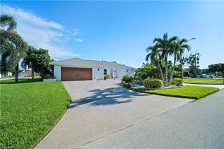 1220 SE 34th TER, Cape Coral, FL 33904