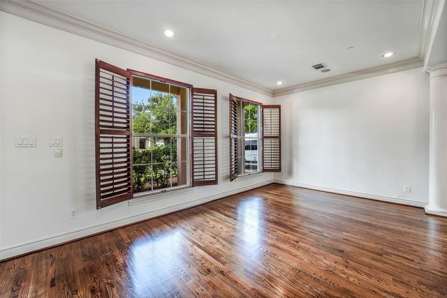 4911 Imperial Street, Bellaire, TX 77401