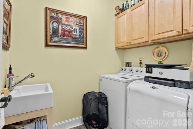 100 Crestgrove Drive, Flat Rock, NC 28731