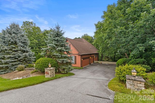 100 Crestgrove Drive, Flat Rock, NC 28731