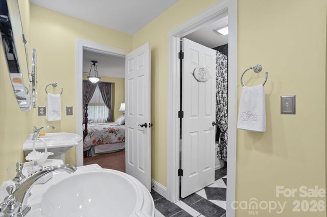 100 Crestgrove Drive, Flat Rock, NC 28731