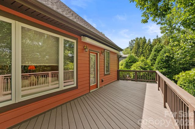 100 Crestgrove Drive, Flat Rock, NC 28731