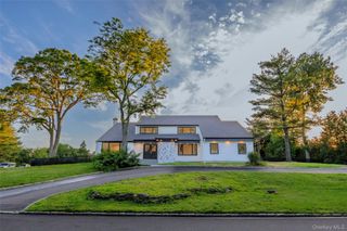 6 Clearmeadow Court, Woodbury, NY 11797