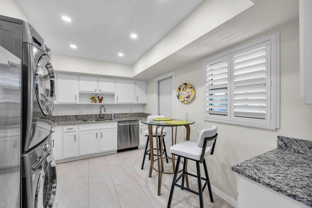 4 SE Turtle Creek Drive E, Jupiter, FL 33469