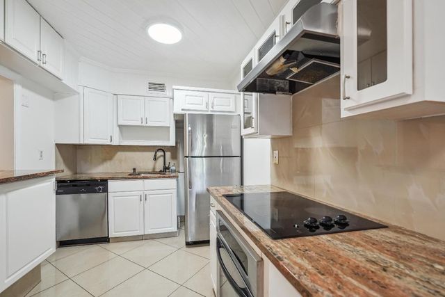 2878 Donnelly Drive 106, Lake Worth, FL 33462