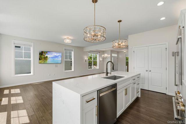 12 Fenton Way, Hopewell Junction, NY 12533