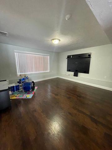 22 Columbia Ave, Fitchburg, MA 01420