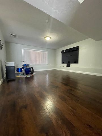 22 Columbia Ave, Fitchburg, MA 01420