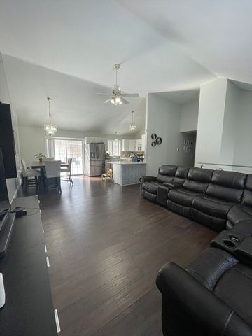 22 Columbia Ave, Fitchburg, MA 01420