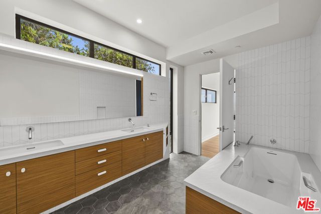 2388 Lyric Avenue, Los Angeles, CA 90027