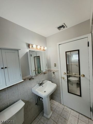 90 Hudson St, Clifton City, NJ 07011