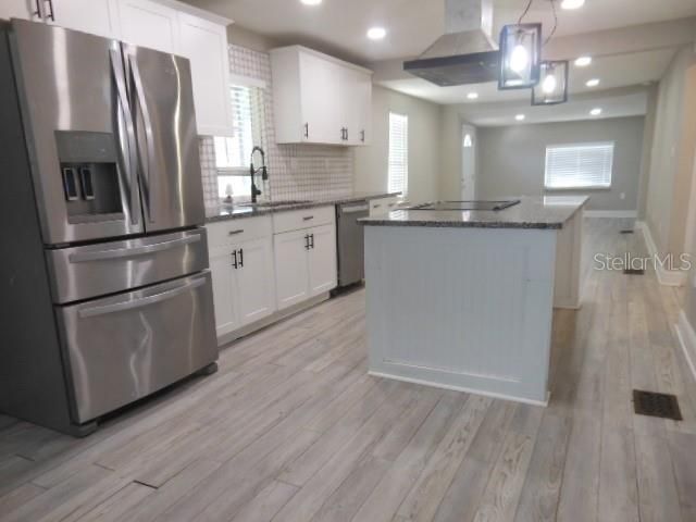 8421 N ORANGEVIEW AVENUE, Tampa, FL 33617