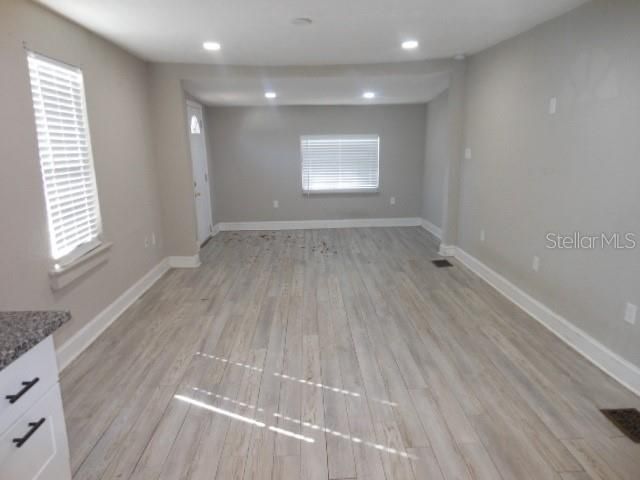 8421 N ORANGEVIEW AVENUE, Tampa, FL 33617