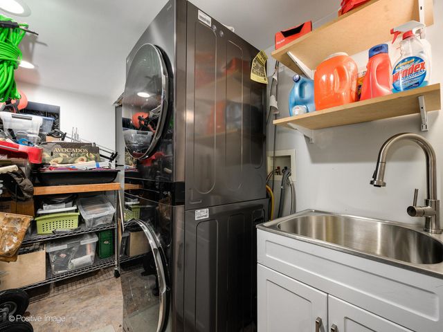 823 S Oakley Boulevard, Chicago, IL 60612