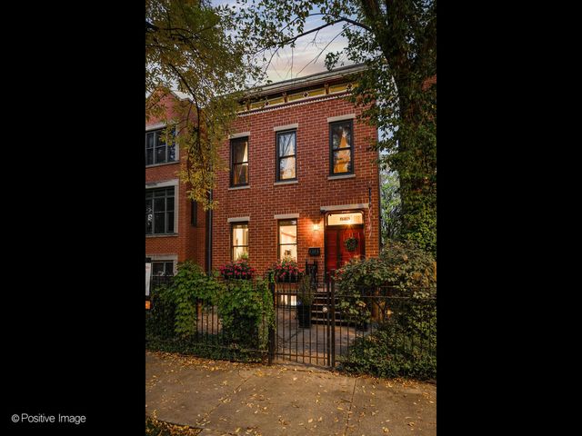 823 S Oakley Boulevard, Chicago, IL 60612