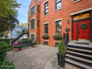 823 S Oakley Boulevard, Chicago, IL 60612