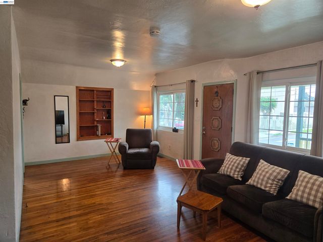 1243 62nd Ave, Oakland, CA 94621