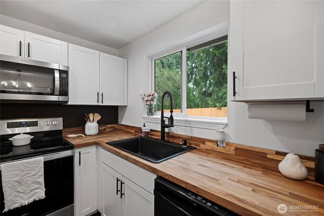 22125 Apollo Drive NE, Poulsbo, WA 98370