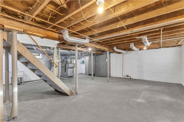 3299 Yorkshire Road, Cleveland Heights, OH 44118