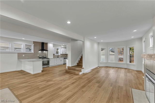 3299 Yorkshire Road, Cleveland Heights, OH 44118