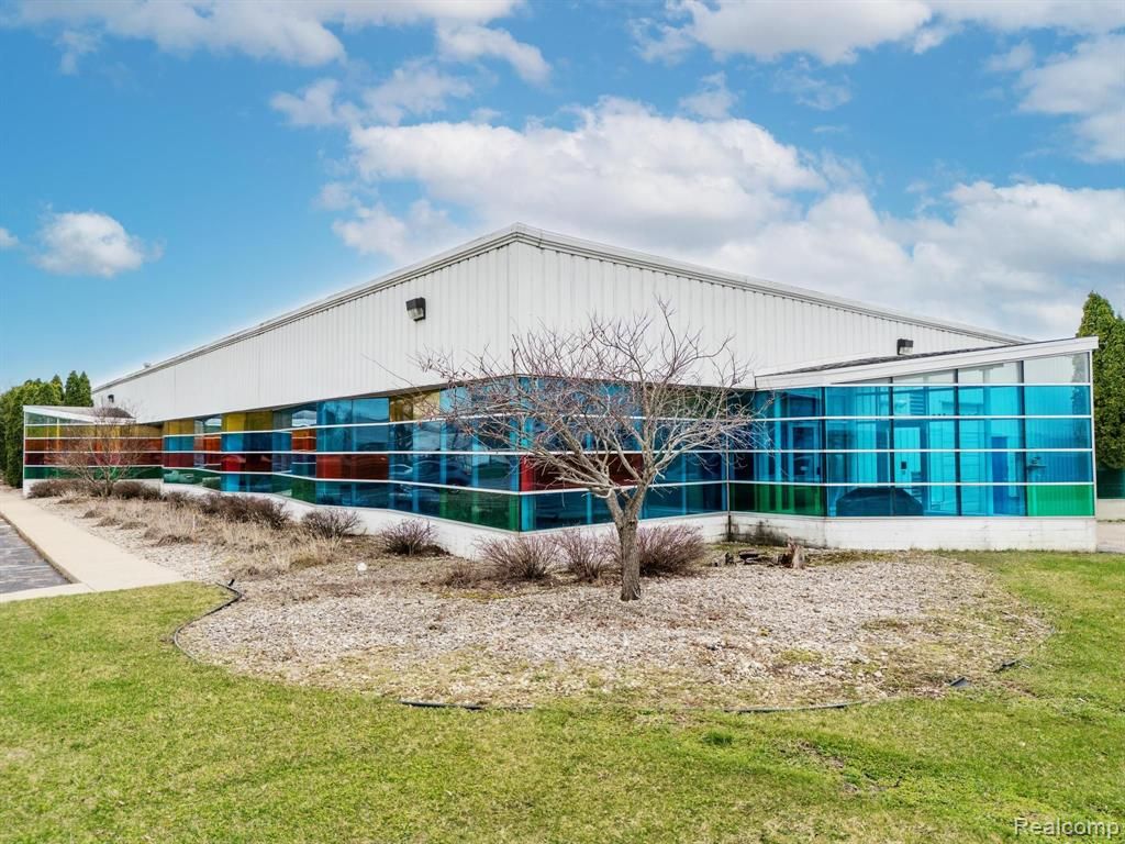 901 Highview Drive, Webberville, MI 48892