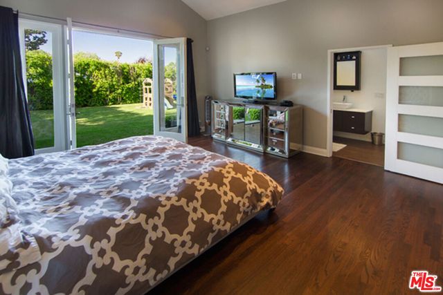 12419 Sarah Street, Studio City, CA 91604