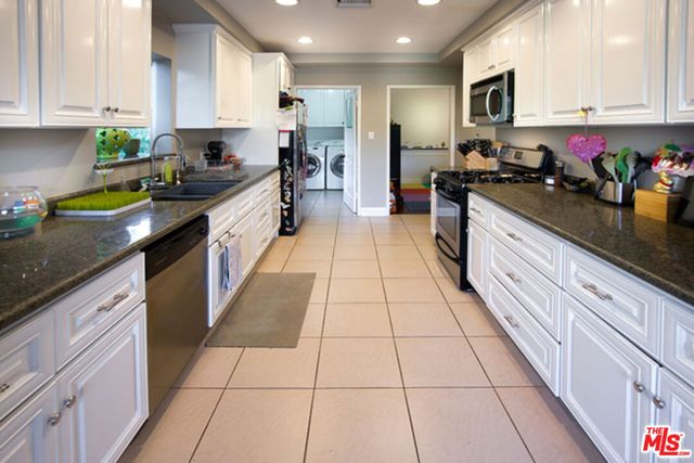 12419 Sarah Street, Studio City, CA 91604